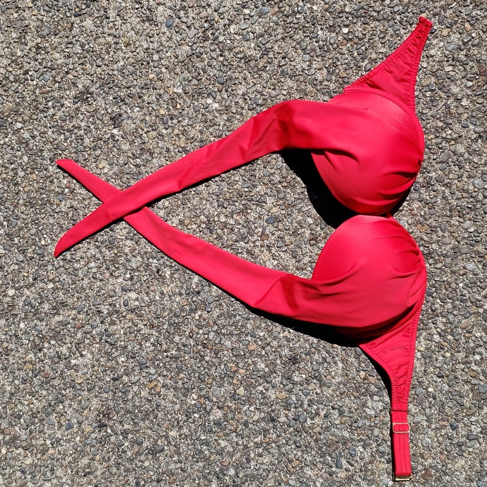 Venus Marilyn halter style underwire bikini top. Red. Size D